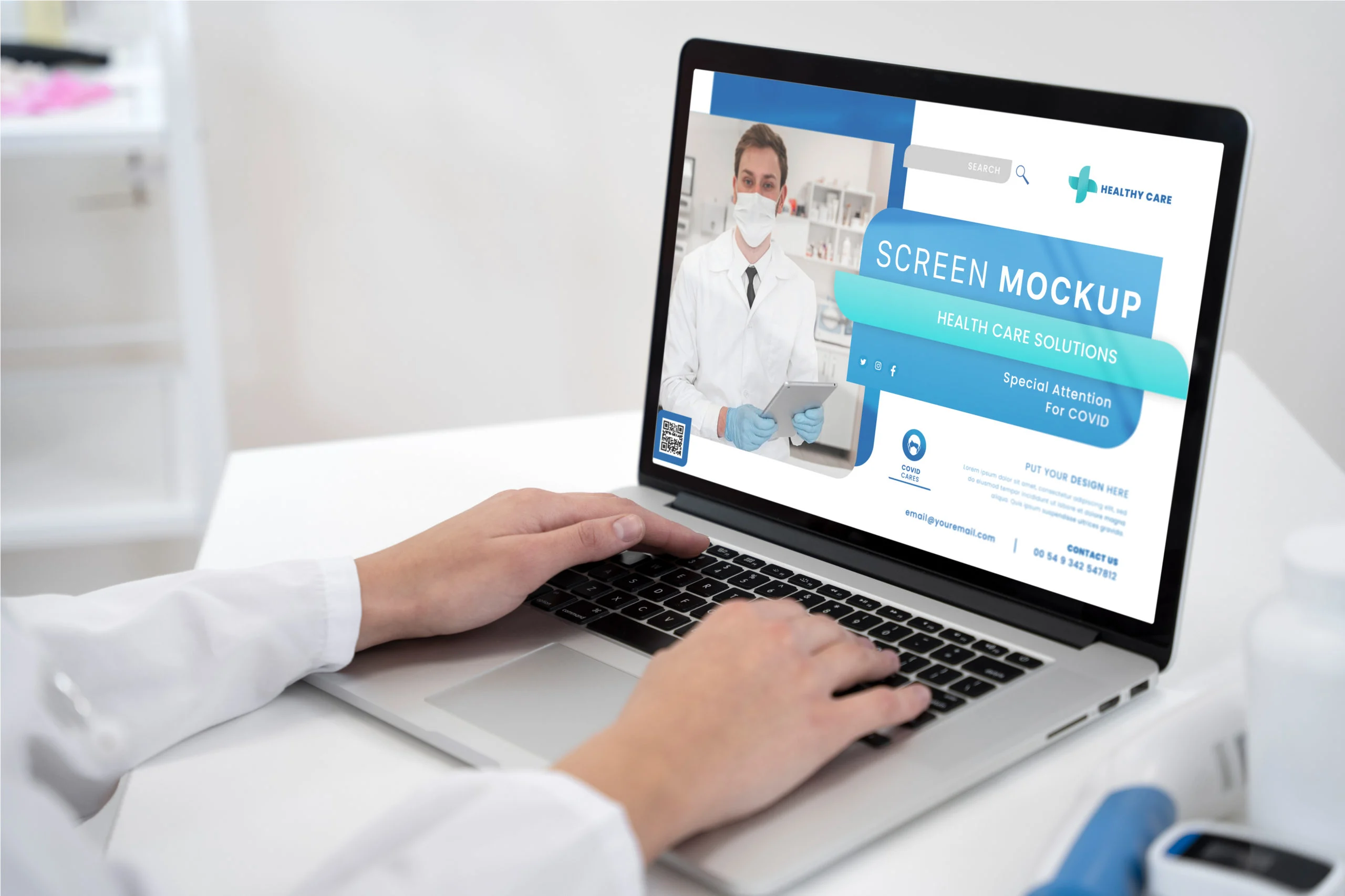 Computador com um blog médico aparecendo na tela.